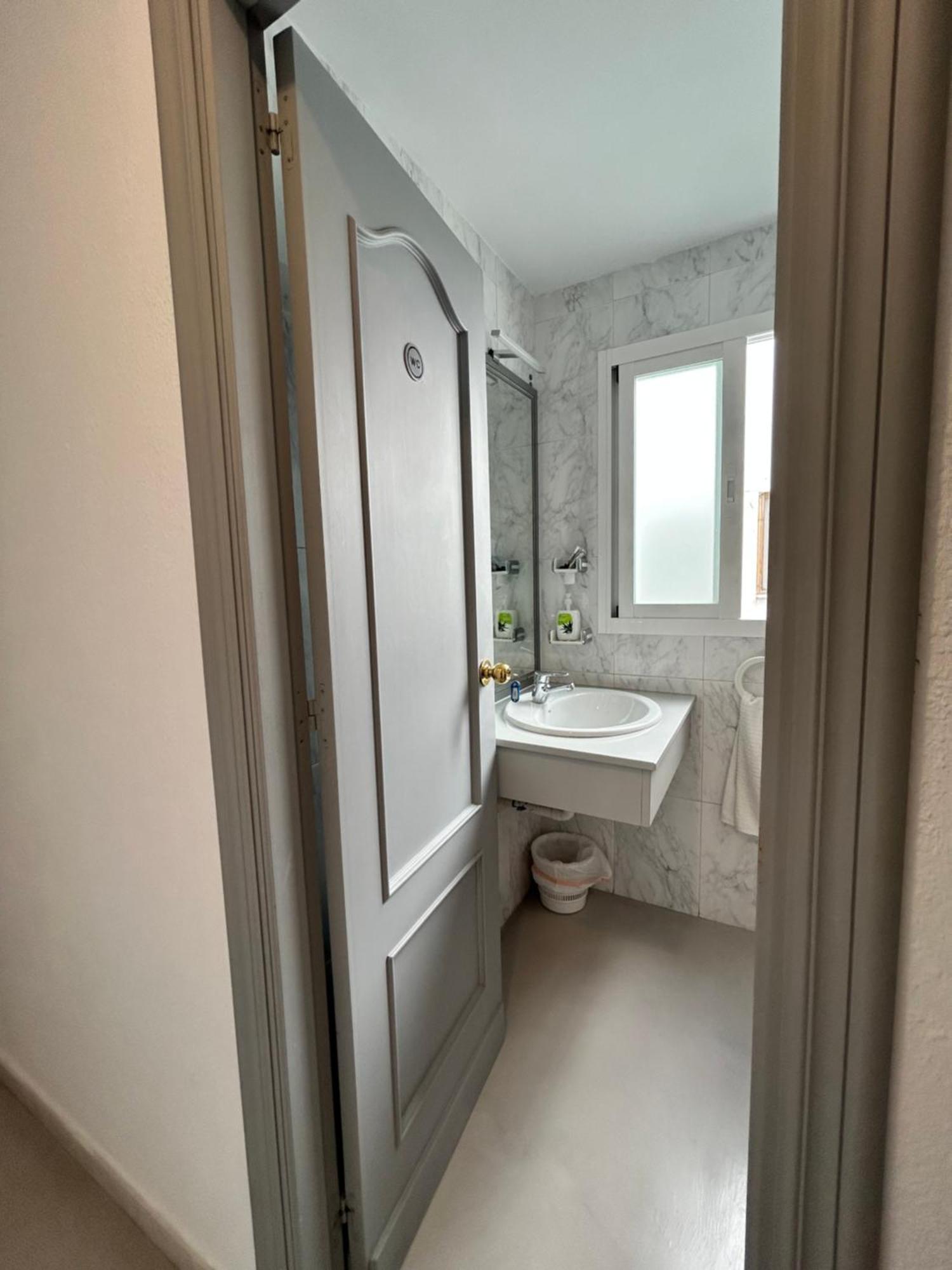 Hostal Berlin Марбелья Экстерьер фото